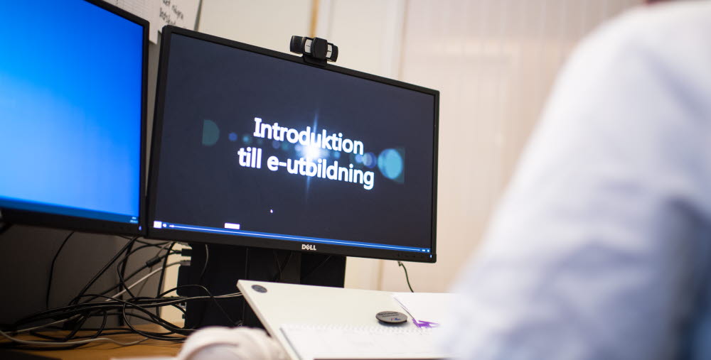 Bild på dator som visar e-learning, genrebild.