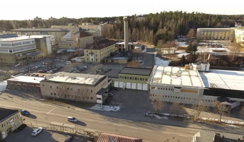 Bilden är ett fotomontage av hur det nya logistikcentret kommer att se ut på Hudiksvalls sjukhus, taget från Kungsgatan. I bakgrunden ses större delen av sjukhusområdet. 