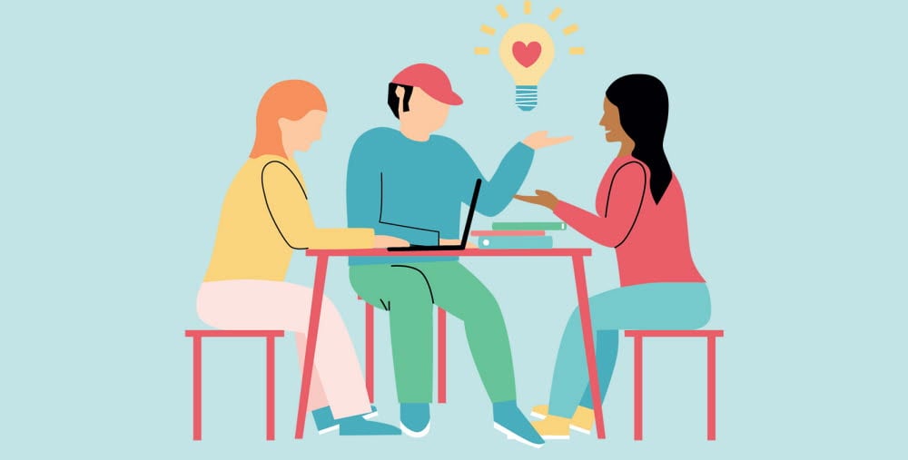 Illustration av tre personer som sitter vid ett bord och samarbetar. En person använder en bärbar dator, medan de andra två deltar i samtalet. Ovanför bordet syns en glödlampa med ett hjärta i mitten, som en symbol för idéer och kreativt samarbete.